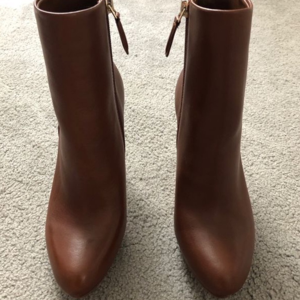 5 1/2 Brown Heeled Booties